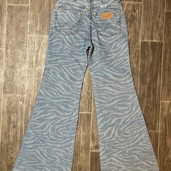 Wrangler Women's Wanderer 622 High Rise Flare Jeans Size 25x32 NWT - Picture 3 of 4